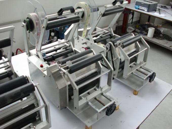 Samolepicí štítek s automatickým etiketovacím strojem na kulaté láhve 220V