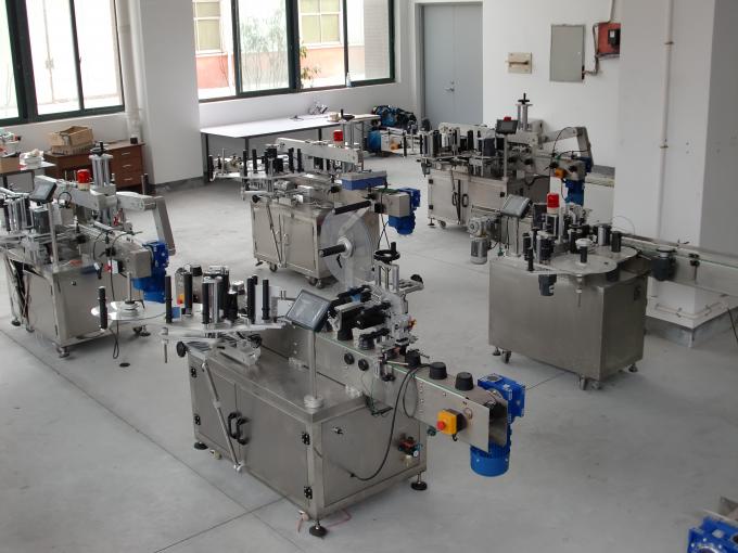 Čtvercová láhev, oboustranný vodorovný etiketovací stroj, pravidelná nebo nepravidelná nádoba