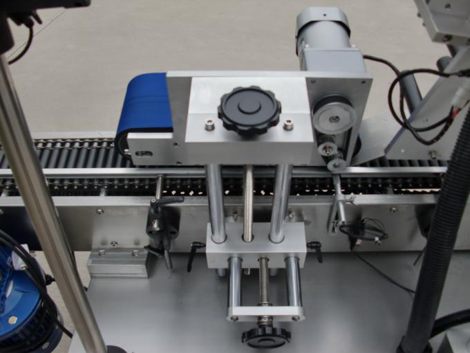 Vysokorychlostní plně automatický etiketovací stroj na lahvičky se samolepicí nálepkou na malou lahvičku