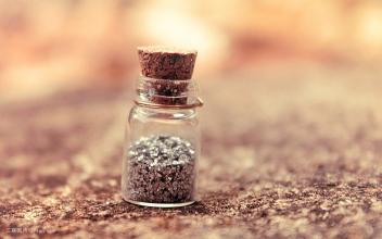 Vysokorychlostní automatický etiketovací stroj na lahve a lahve SUS304 Economy pro lepidlo na štítky