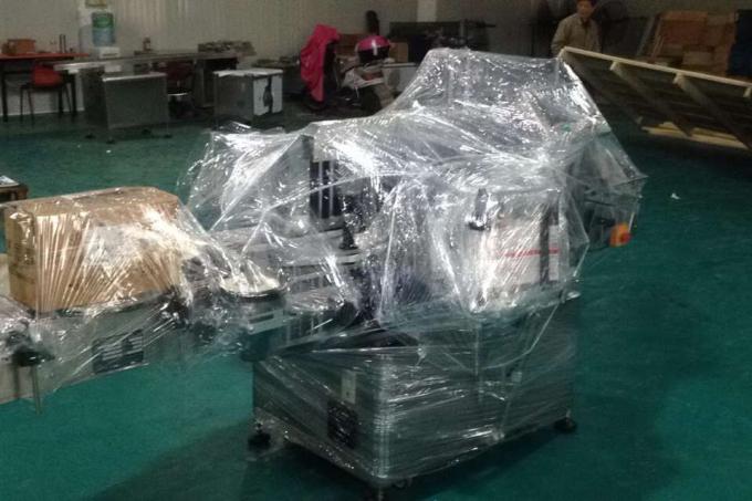 Etiketovací stroj z hliníkové slitiny Opp pro kulaté lahve, průmyslový etiketovací stroj