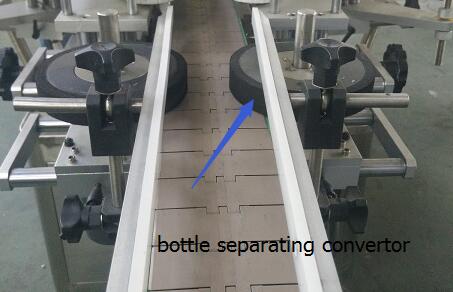 Automatický oboustranný štítkovací stroj s točnou a detekcí kouzelného oka