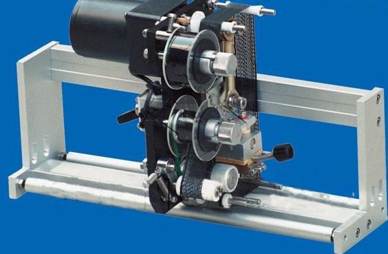 Samolepicí štítkovací etiketovací stroj poháry etiketovací stroj dobře známý hlavní převodník