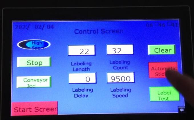 Ploché sáčky o velikosti 1000 mm × 450 mm s automatickým aplikátorem plochých štítků na horní stranu