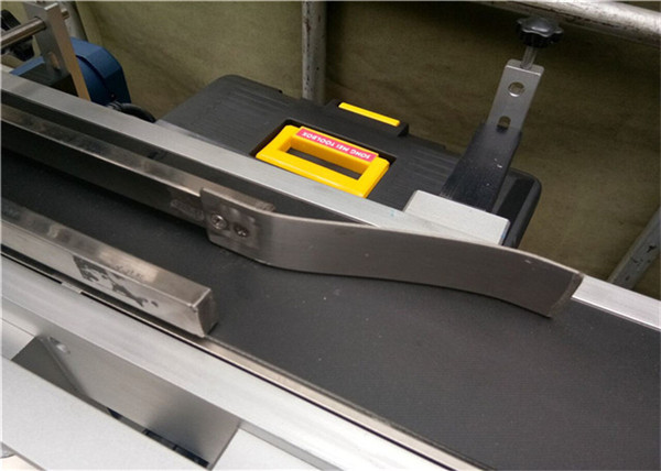 Automatické krmení Špičkový štítkovací strojový štítek / samolepicí typ štítku