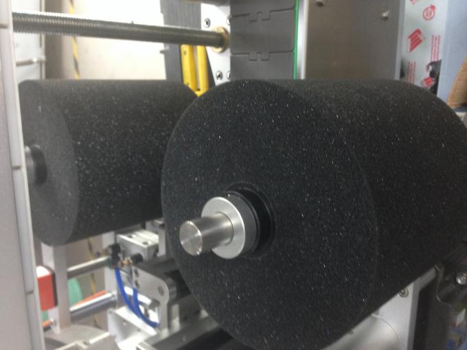 Stroj na etiketování lahví na serveru pro kulatou / plochou / čtvercovou láhev