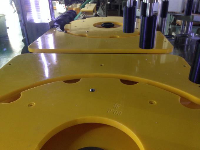 Stroj na značení lahví na víno a pivo, etiketovač kulatých lahví