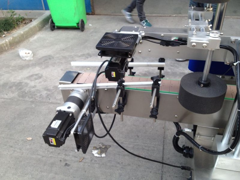 Čína studený / mokrý tavný lepicí štítek aplikátor stroj pro kulaté láhve 50HZ 380V napájecí zdroj dodavatele