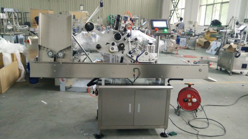 Čína Vysokorychlostní malé kulaté plechovky na štítky na lepicí stroj, stroj na štítky s černou lahví na oči pro dodavatele kosmetiky