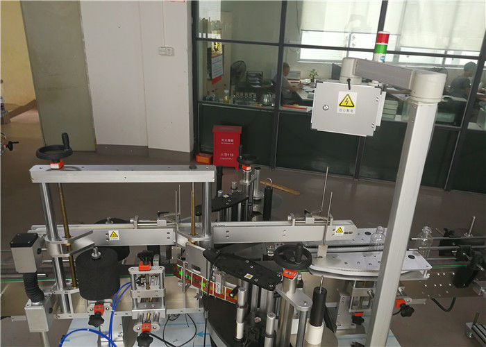 Čína automatický oboustranný štítkovací štítkovací stroj, stroj na označování plastových lahví pro dodavatele kosmetického průmyslu