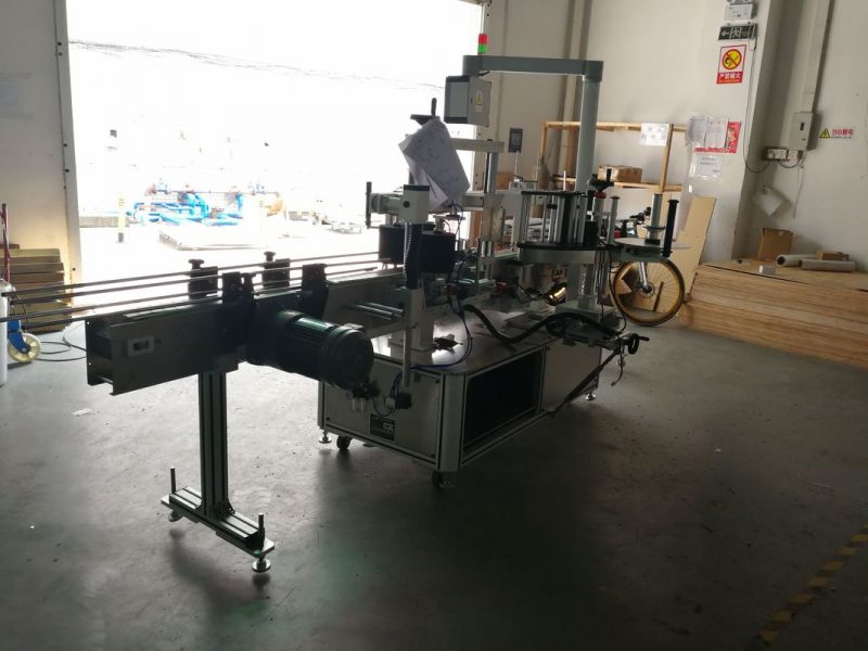 Čína Plochý lahvový citlivý etiketovací stroj s jednostranným nebo oboustranným dodavatelem